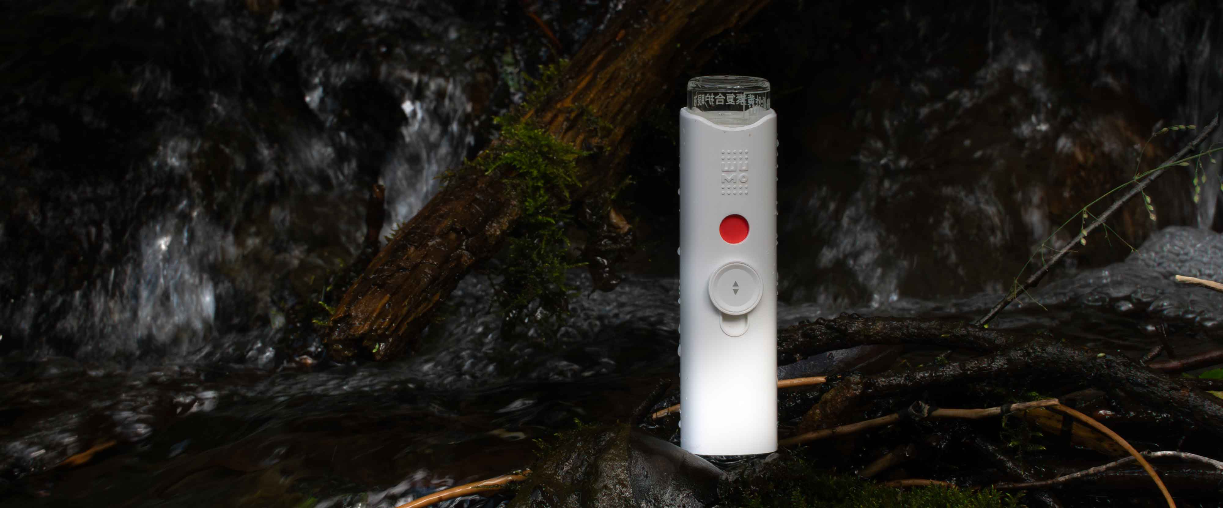 A-Grafik-Vergleich-große-Wasser tröpfchen-von-einer-Sprüh flasche-zur-feinen, dampf artigen Wolke-von-einem-Ultraschall-Augen-Nebel-Gerät